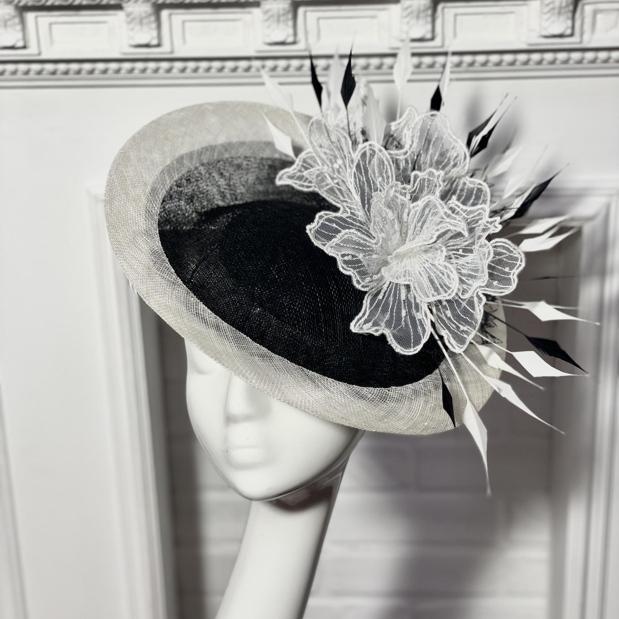 купить шляпку для скачек в москве, шляпки для скачек, шляпки для свадьбы, свадебная шляпка, женская шляпка, белая шляпка, шляпка с перьями, купить шляпку спб, вечерняя шляпка, шляпка для праздника, шляпка для невесты, светская шляпка, дизайнерская шляпка, Анна Андриенко, шляпки для ипподрома