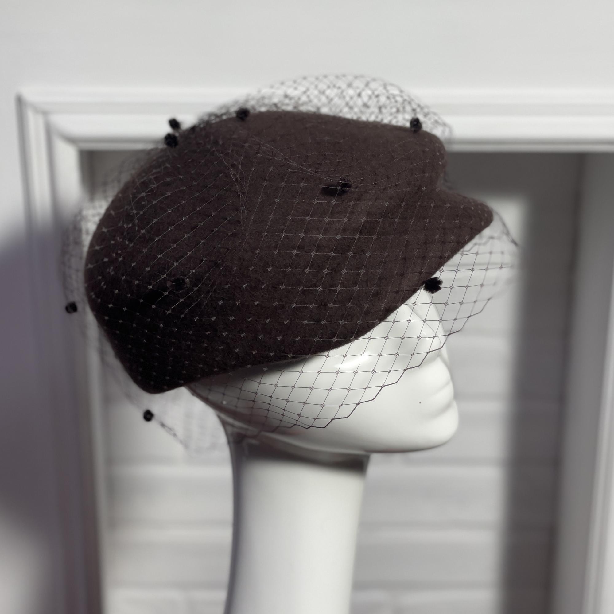 Кепка женская  коричневая с вуалью, шляпка из фетра с козырьком, дизайнерские головные уборы Анна Андриенко