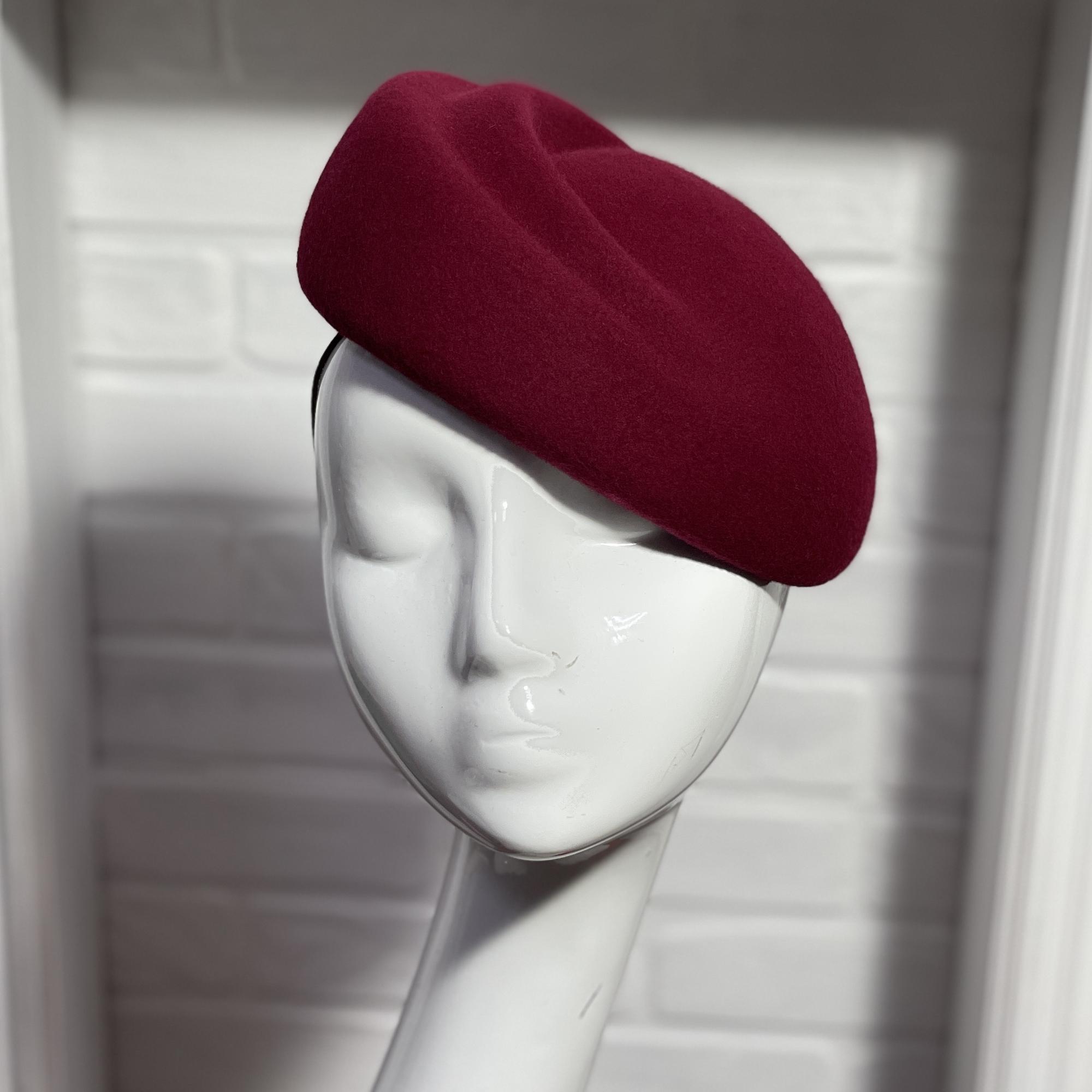 Шляпка таблетка бордовая из фетра, дизайнерские шляпки Анна Андриенко