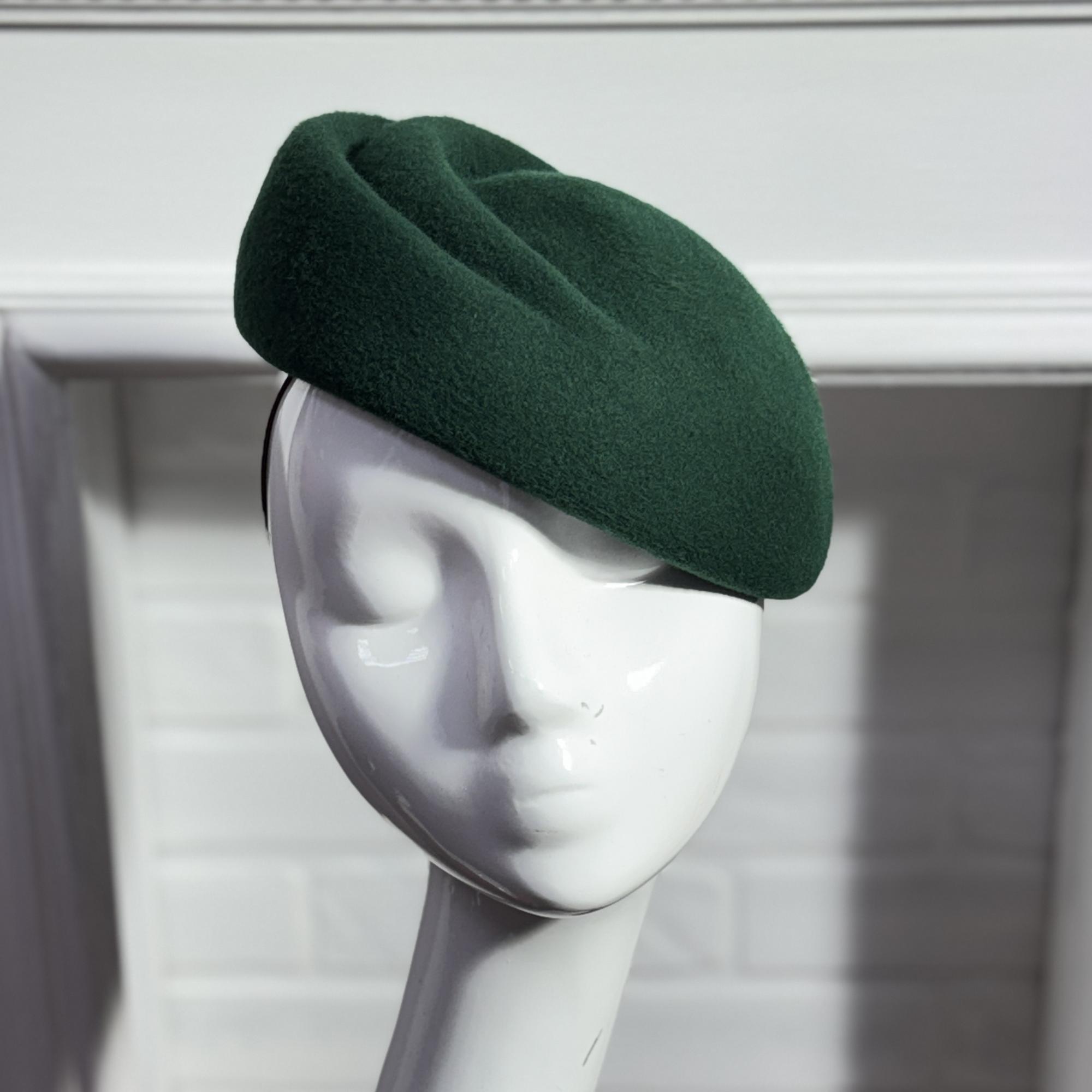 Шляпка таблетка зеленая из фетра, дизайнерские шляпки Анна Андриенко, купить шляпку в Москве