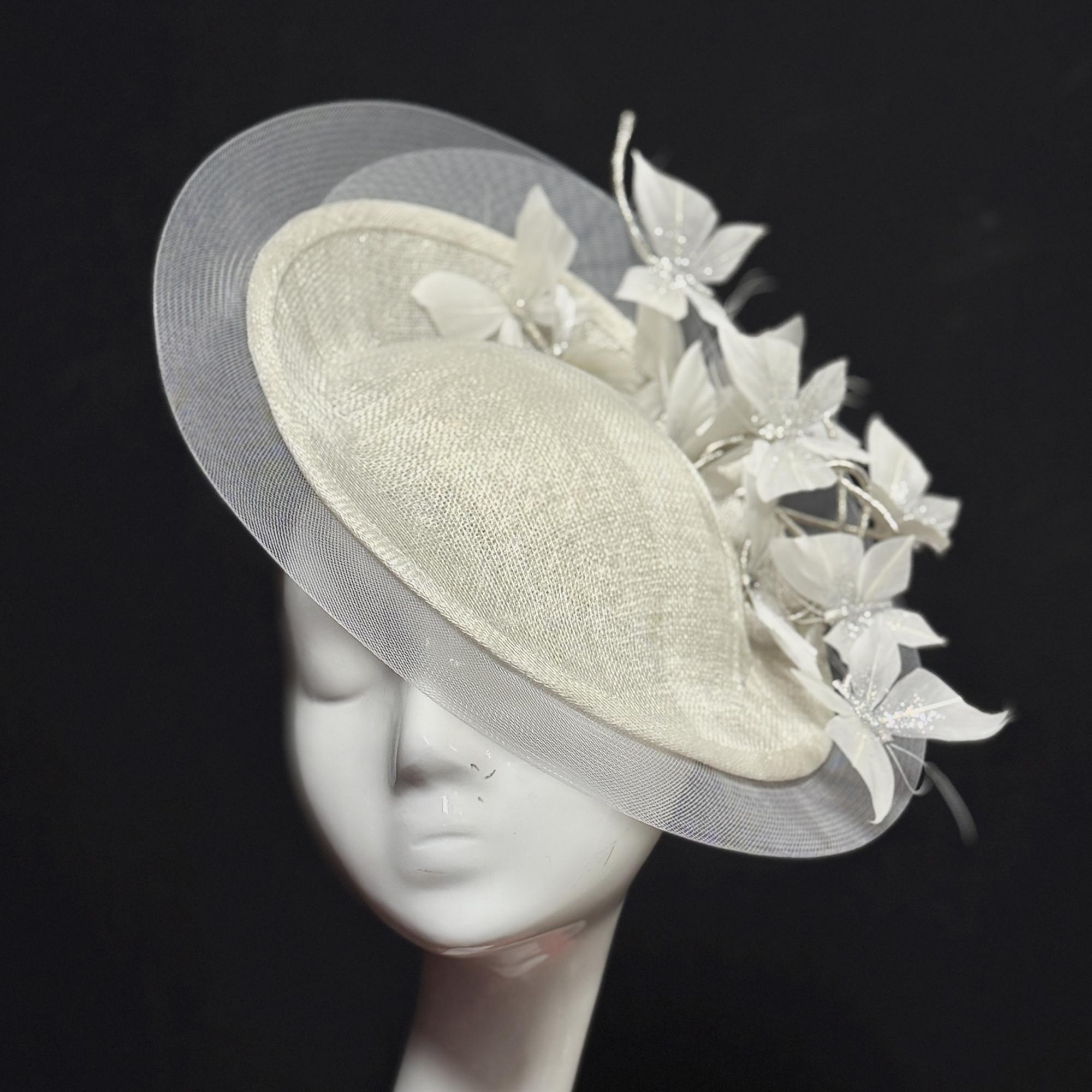 головной убор белая вечерняя шляпка  для скачек, купить шляпку в Москве