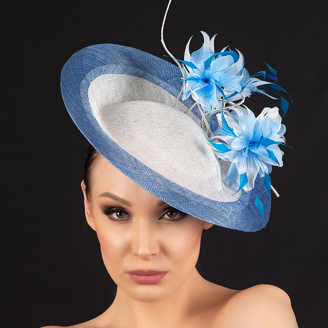 купить шляпку для скачек в москве, шляпки для скачек, шляпки для свадьбы, свадебная шляпка, женская шляпка, бело-голубая шляпка, шляпка с перьями, купить шляпку спб, вечерняя шляпка, шляпка для праздника, светская шляпка, дизайнерская шляпка, Анна Андриенко