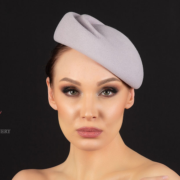 Шляпка таблетка светло-серая из фетра, дизайнерские шляпки Анна Андриенко, купить шляпку в Москве