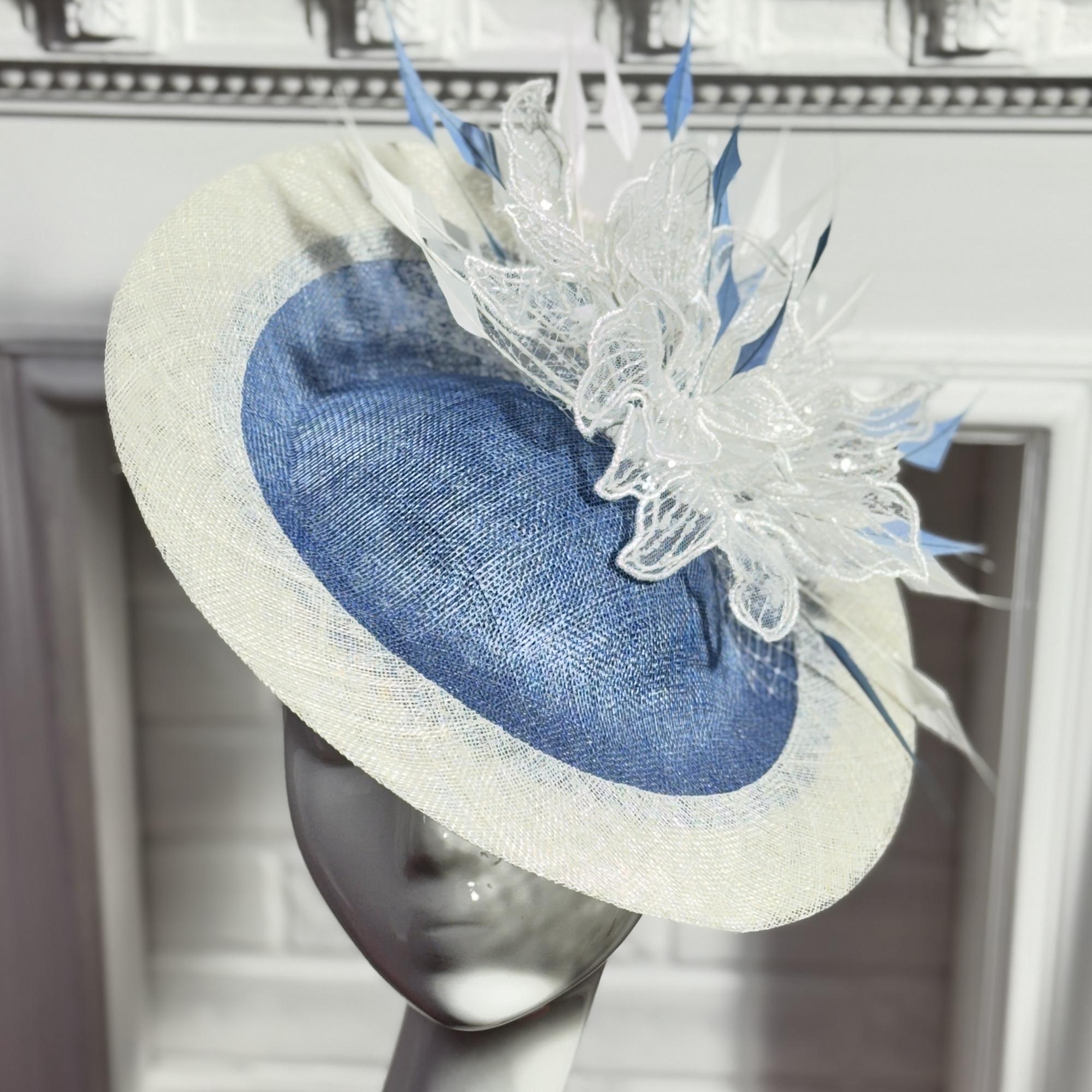 купить шляпку для скачек в москве, шляпки для скачек, шляпки для свадьбы, свадебная шляпка, женская шляпка, голубая с белым шляпка, шляпка с перьями, купить шляпку спб, вечерняя шляпка, шляпка для праздника, светская шляпка, дизайнерская шляпка, Анна Андриенко