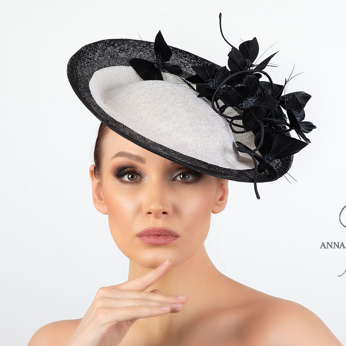 купить шляпку для скачек в москве, шляпки для скачек, шляпки для свадьбы, свадебная шляпка, женская шляпка, черно-белая шляпка, шляпка с перьями, купить шляпку спб, вечерняя шляпка, шляпка для праздника, светская шляпка, дизайнерская шляпка, Анна Андриенко