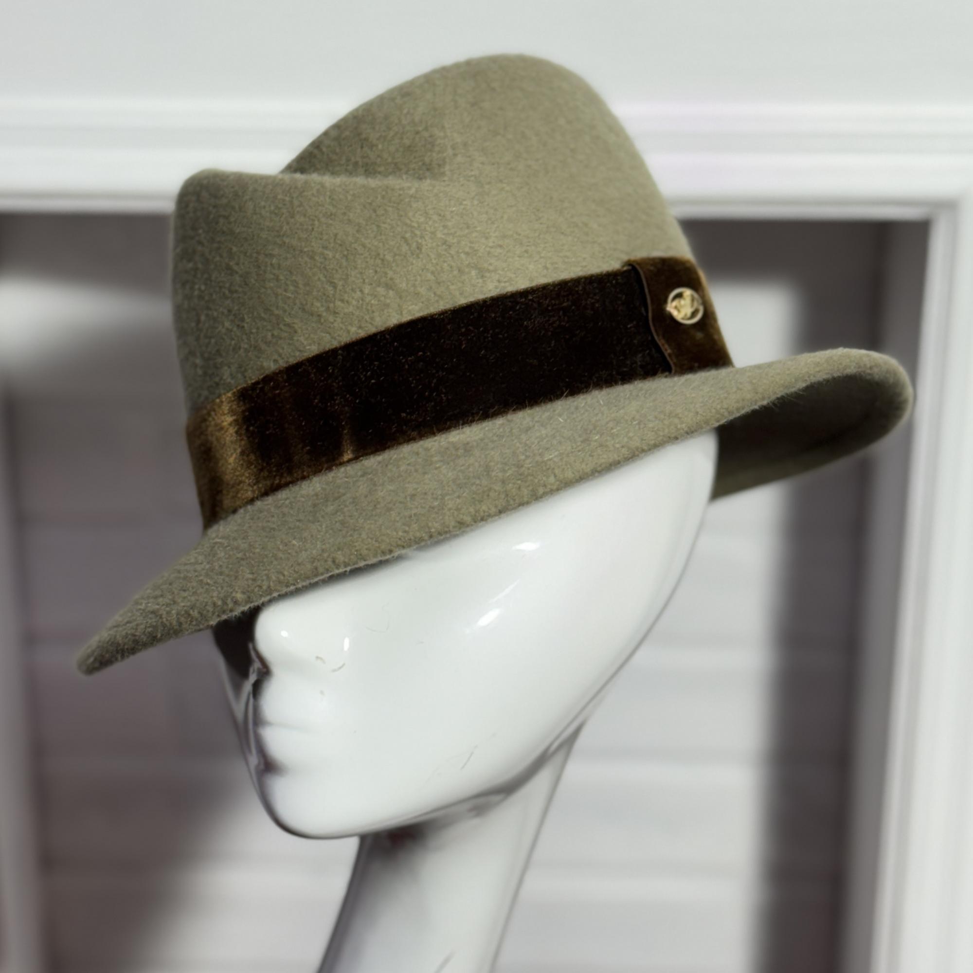 Женская шляпа Федора из велюра полынь, осенняя шляпа купить в москве, дизайнерский головной убор Анна Андриенко