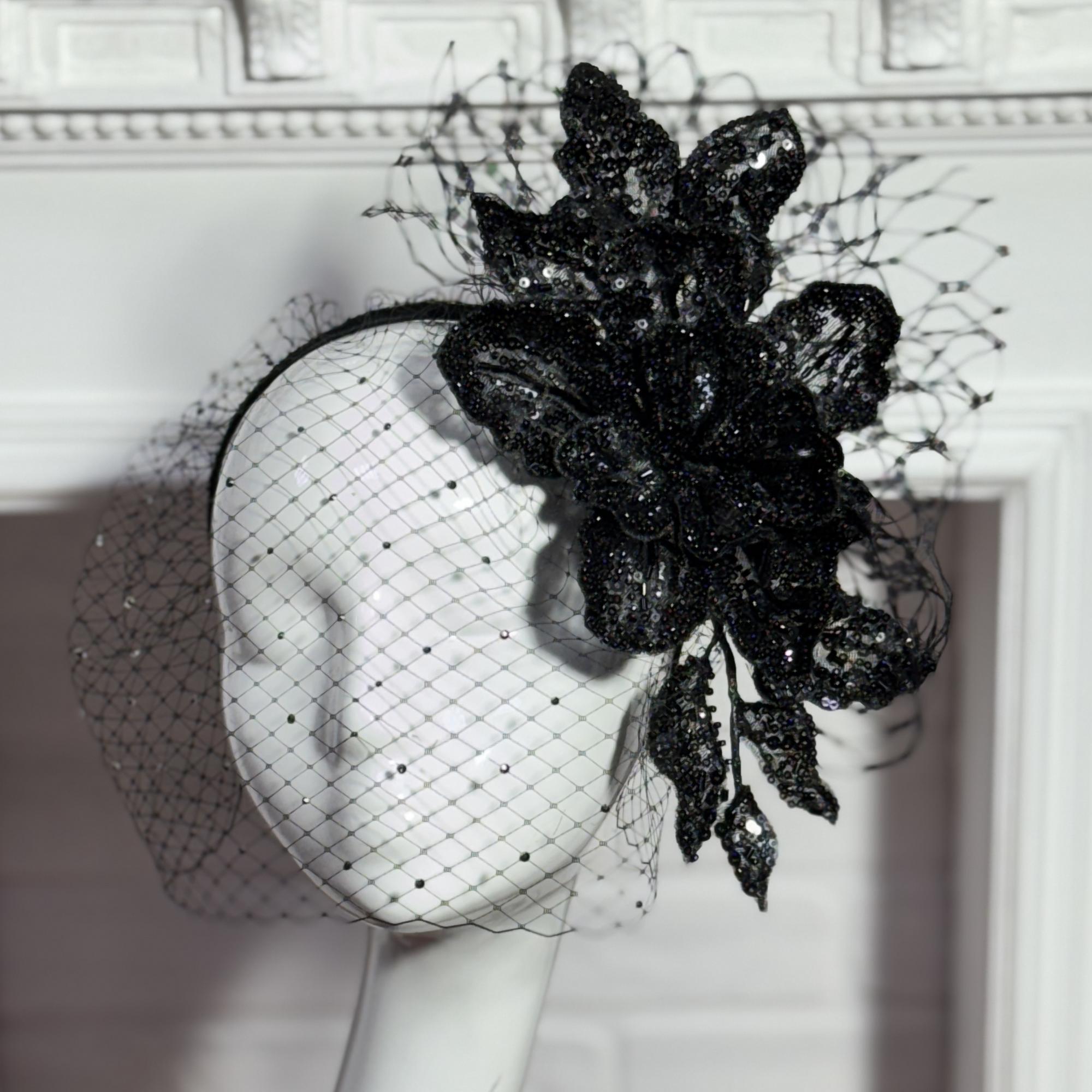 черная вуалетка купить, вуалетка +с цветком, шляпка +с черной вуалью, дизайнерские шляпки Анна Андриенко, шляпки +с вуалью купить +в спб, дамские шляпки вечерние купить +в москве , шляпки +для скачек купить +в москве,