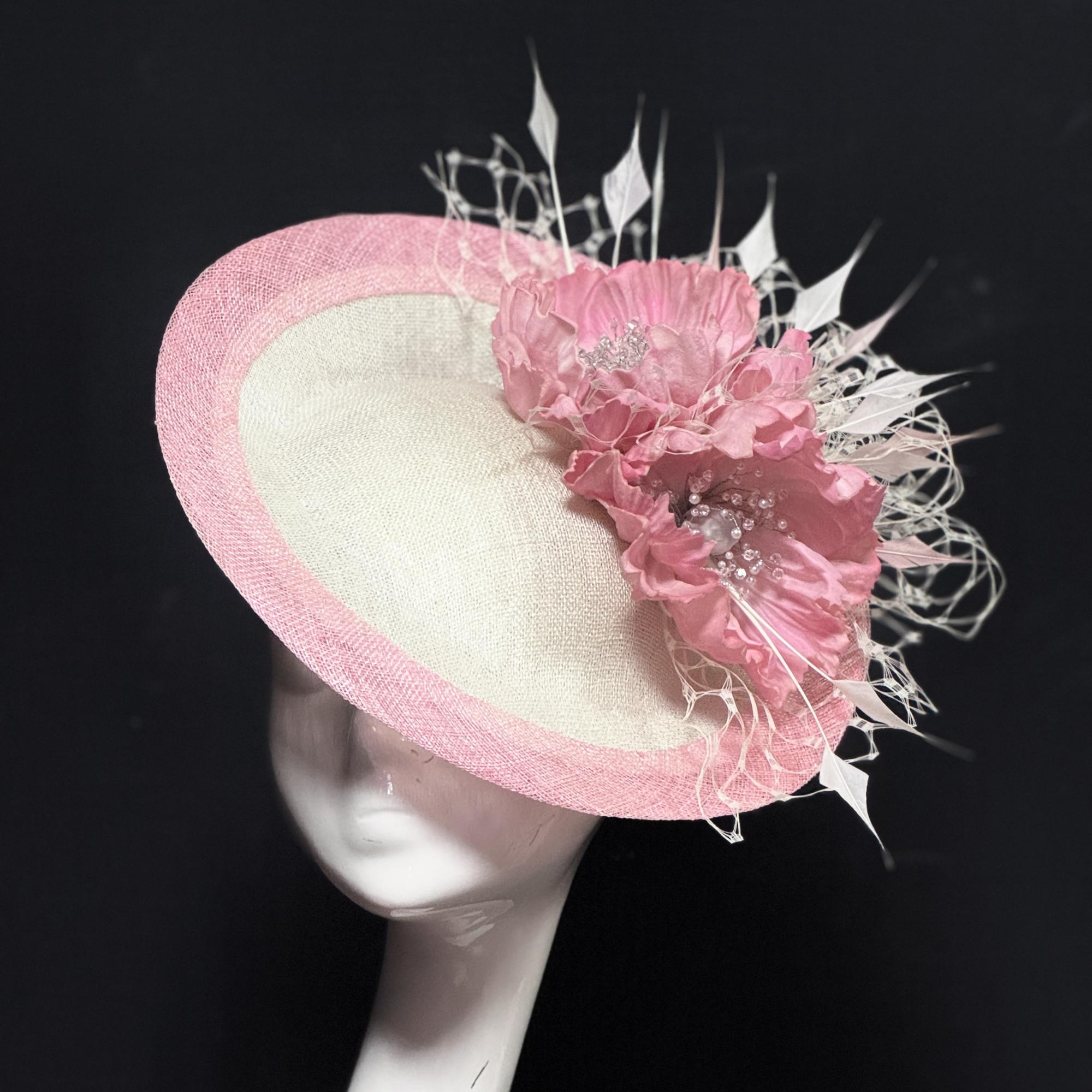 купить шляпку для скачек в москве, шляпки для скачек, шляпки для свадьбы, свадебная шляпка, женская шляпка, белый с розовым шляпка, купить шляпку спб, вечерняя шляпка, шляпка для праздника, светская шляпка, дизайнерская шляпка, Анна Андриенко