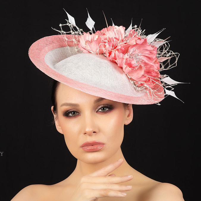 купить шляпку для скачек в москве, шляпки для скачек, шляпки для свадьбы, свадебная шляпка, женская шляпка, белый с розовым шляпка, купить шляпку спб, вечерняя шляпка, шляпка для праздника, светская шляпка, дизайнерская шляпка, Анна Андриенко