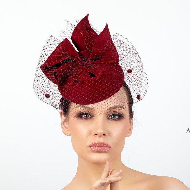Дизайнерская шляпка из фетра для приемов и торжеств бордовая, головные уборы Анна Андриенко купить в Москве