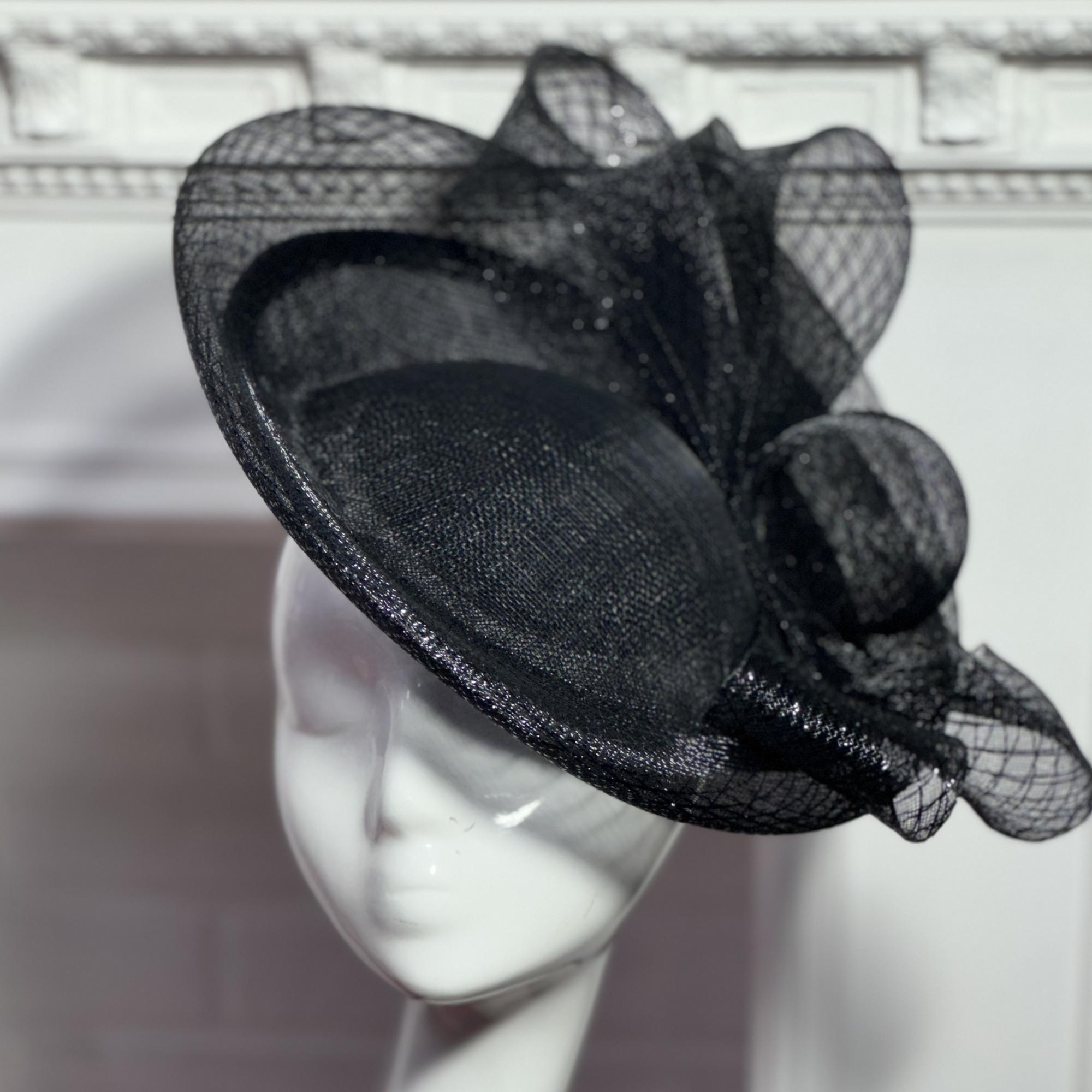 купить шляпку для скачек в москве, шляпки для скачек, женская шляпка, черная шляпка, шляпка с регилином, купить шляпку спб, вечерняя шляпка, шляпка для праздника, светская шляпка, дизайнерская шляпка, Анна Андриенко, шляпки для ипподрома