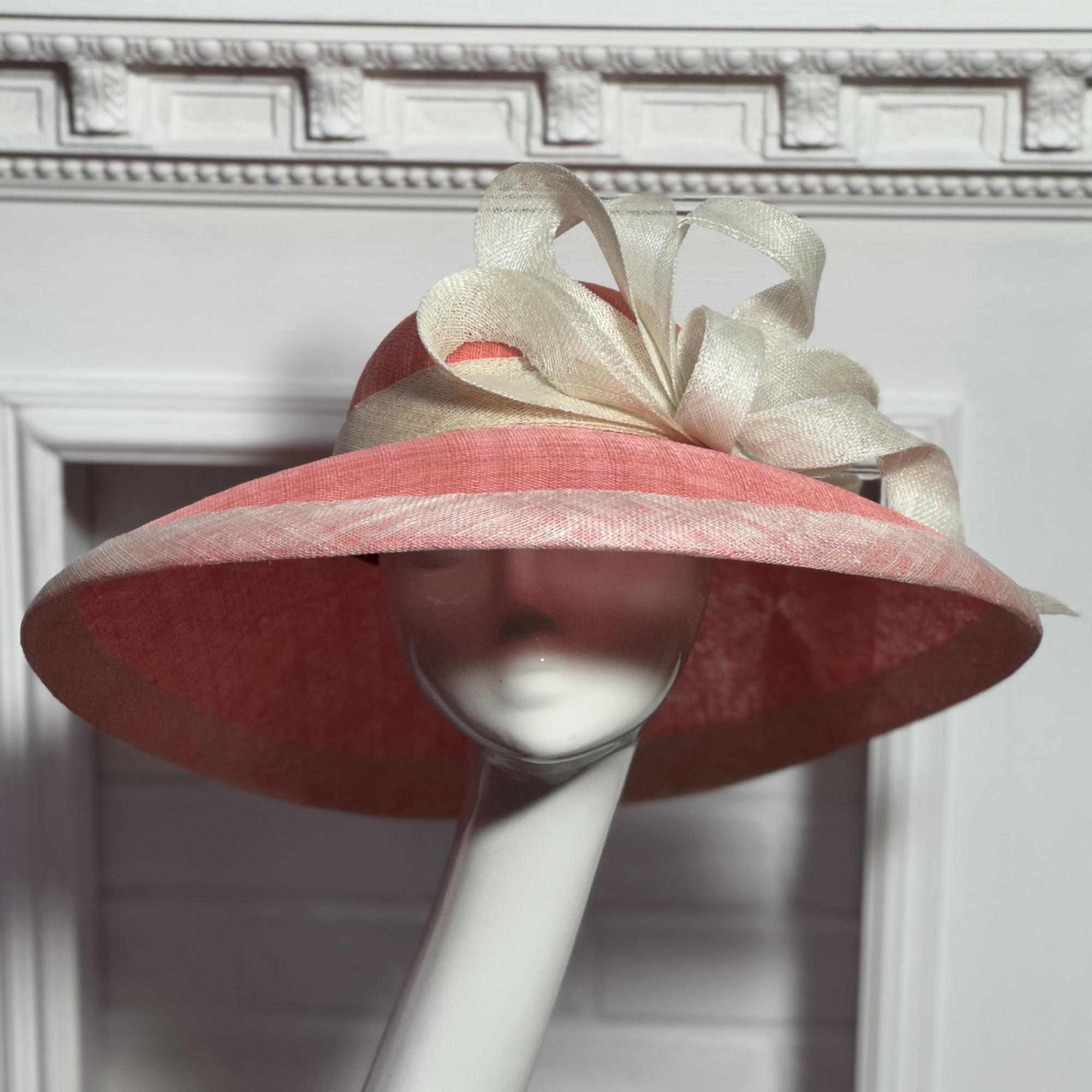 купить широкополую шляпу женскую, шляпки +для скачек купить +в москве, шляпы женские летние +с большими полями, соломенная шляпка купить +в спб, шляпа бело-коралловая женская, шляпа белая женская, анна андриенко головные уборы