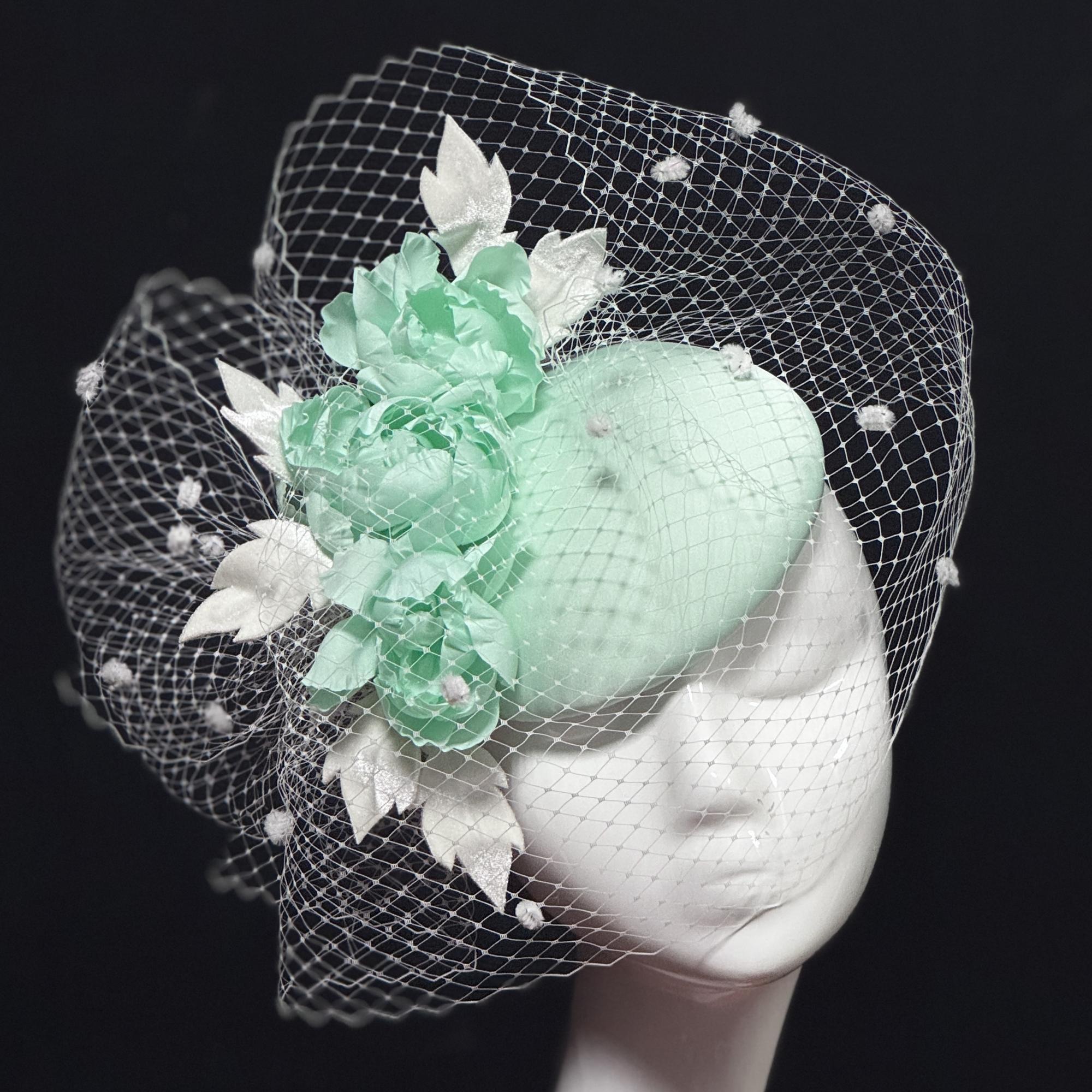 купить шляпку мятного цвета +с вуалью, шляпка +для скачек, женские шляпки спб, дизайнерские шляпки Анна Андриенко, свадебные шляпки вуалетки, шляпки питер, вечерние шляпки купить +в москве