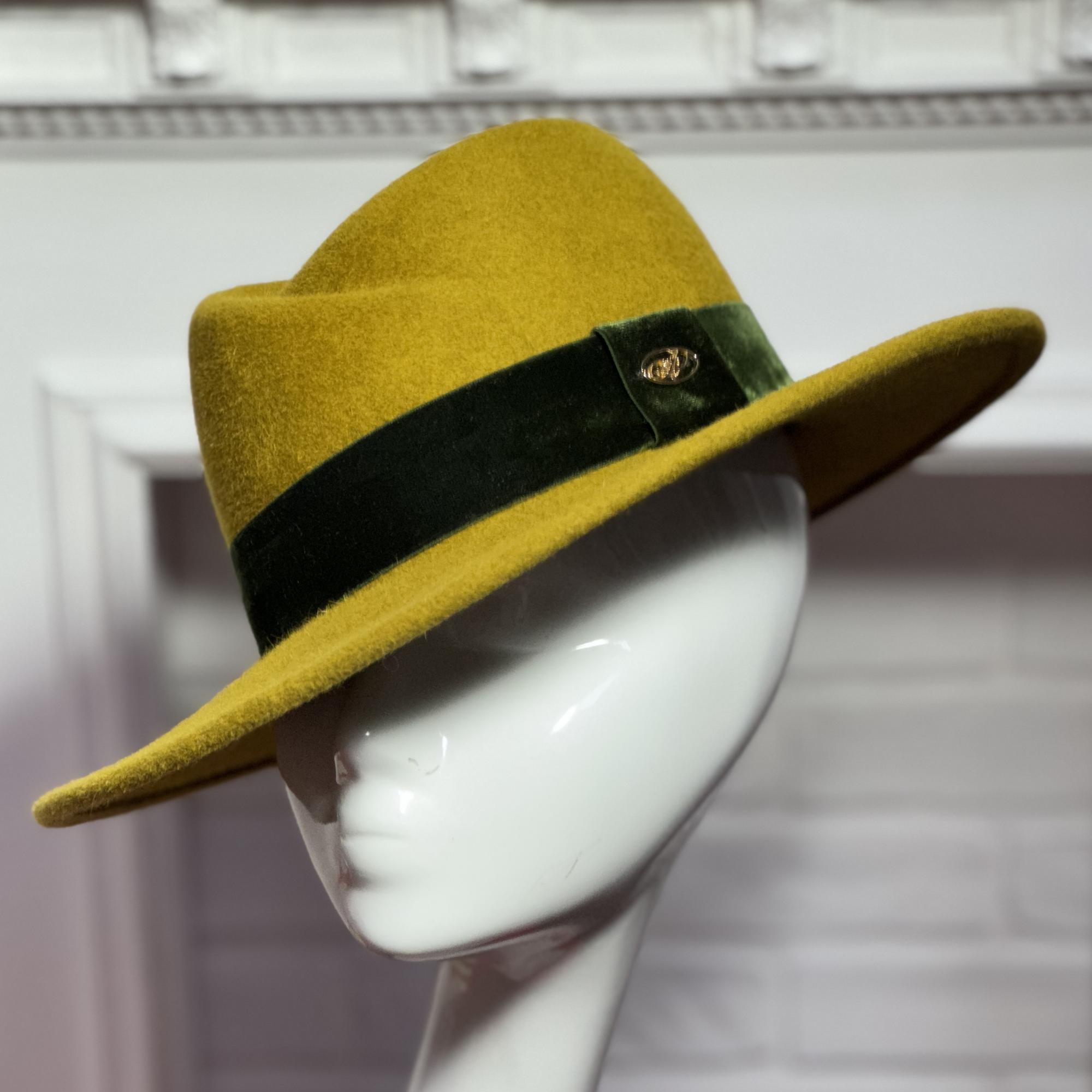 Женская шляпа Федора из велюра горчица/зеленый, осенняя шляпа купить в москве, дизайнерский головной убор Анна Андриенко