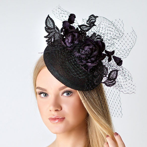 Вечерняя шляпка таблетка с вуалью и цветами "Patrisia"
