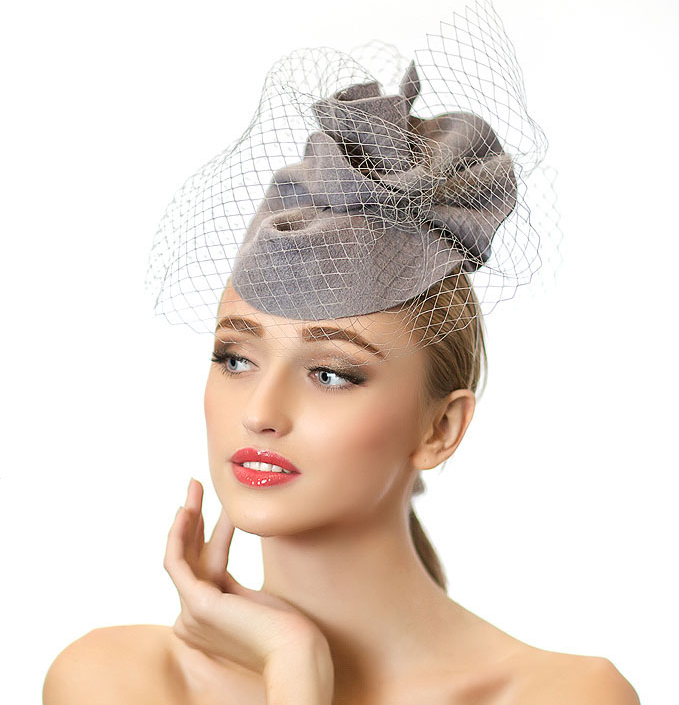 серая шляпка, шляпка с вуалью, купить шляпку, вечерняя шляпка, шляпка для праздника, шляпка для фотосессии, шляпка для скачек, шляпка для фотосессии, шляпка для свадьбы, дизайнерская шляпка, Анна Андриенко