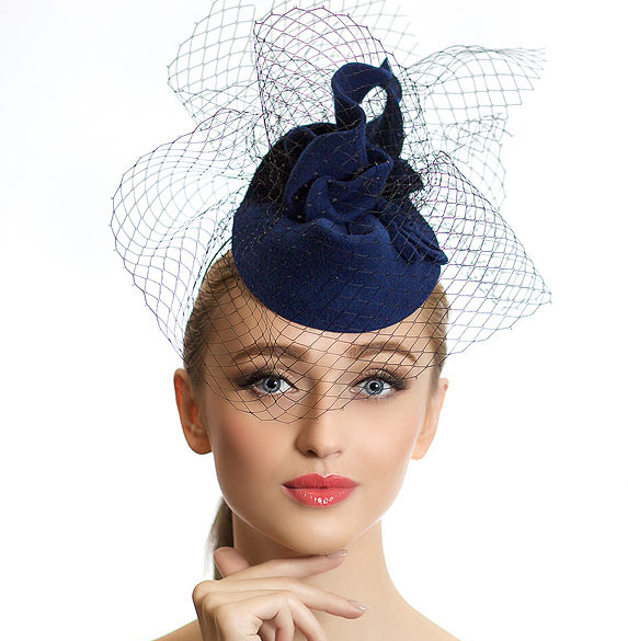 шляпка, вечерняя шляпка, шляпа, вечерняя шляпа, Анна Андриенко, ручная работа, синамей, котельная шляпка, шляпа для скачек, шляпка для скачек, дизайнерская шляпка, черная шляпка, шляпа для вечера, вечерняя шляпа, шляпка для скачек, коктейльная шляпка, шляпка для праздника, синяя шляпа, темно-синяя шляпка, головной убор, белая шляпка, белая шляпа, лиловая шляпа,