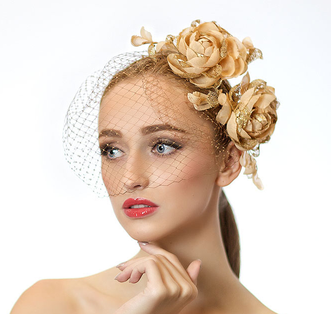 вуалетка, шляпка, купить вуалетку, купить шляпку, свадебная шляпка, свадебная вуалетка, бежевая шляпка, бежевая вуалетка, вуалетка с цветами, шляпка с цветами, шляпка с вуалью, обруч с цветами, ободок с цветами, шляпка для праздника, шляпка для скачек, Анна Андриенко
