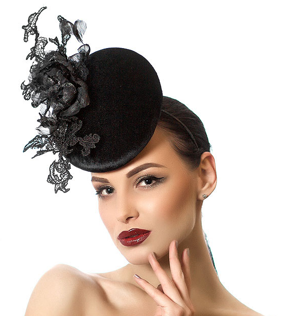 шляпка, черная шляпка, купить шляпку, вечерняя шляпка, шляпка для скачек, шляпка для фотосессии, шляпка для праздника, шляпка для свадьбы, шляпка для сцены, шляпка с перьями, шляпка с цветами, шляпка с перьями, дизайнерская шляпка, Анна Андриенко