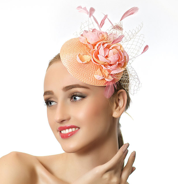 шляпка, вечерняя шляпка, шляпка таблетка, перья, шляпка с вуалью, вуалетка, шляпка с перьями, ручная работа, шляпка для скачек, котельная шляпка, шляпка для праздника, черная шляпка, синяя шляпка, головной убор, шляпка с цветами, шляпка с розами, шелковые цветы, цветы ручной работы