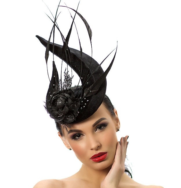 черная шляпка, вечерняя шляпка, шляпка, купить шляпку, купить вечернюю шляпку, шляпка для скачек, купить шляпку для скачек, купить черную шляпку, дизайнерская шляпка, Анна Андриенко, шляпка для фотосессии, шляпка для праздника, шляпка для нового года, шляпка для светского мероприятия, королевские скачки, необычная шляпка