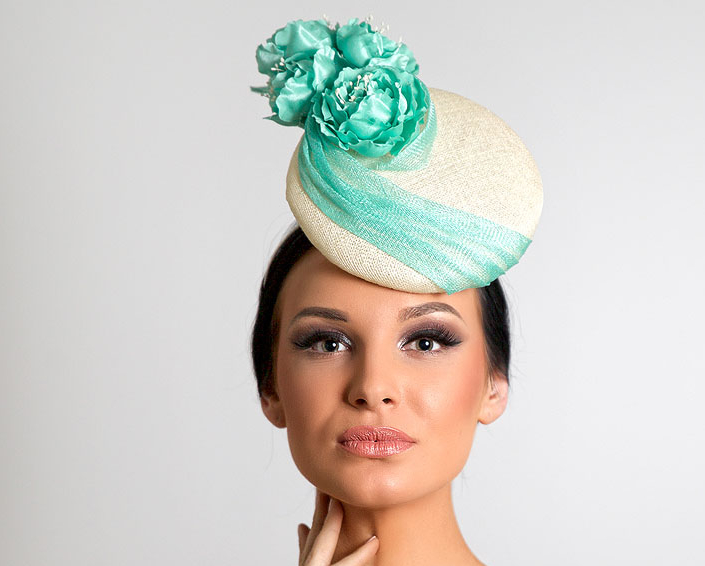 белая шляпка, мятная шляпка, шляпка айвори, свадебная шляпка, шляпка с цветами, однотонный, купить вечернюю шляпку, купить шляпку, шляпка, вечерняя шляпка, шляпка с вуалью, шляпка для скачек, купить шляпку для скачек, дизайнерская шляпка, фетровая шляпка, шляпка из фетра, цвет розы, шляпка для фотосессии, Анна Андриенко, Anna Andrienko, hat, hats, millinery, котельная шляпка, стильная шляпка, шляпка для выхода, шляпка для праздника