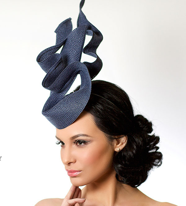 шляпка, вечерняя шляпка, шляпа, вечерняя шляпа, Анна Андриенко, ручная работа, синамей, котельная шляпка, шляпа для скачек, шляпка для скачек, дизайнерская шляпка, черная шляпка, шляпа для вечера, вечерняя шляпа, шляпка для скачек, коктейльная шляпка, шляпка для праздника, синяя шляпа, темно-синяя шляпка, головной убор, белая шляпка, белая шляпа, лиловая шляпа,