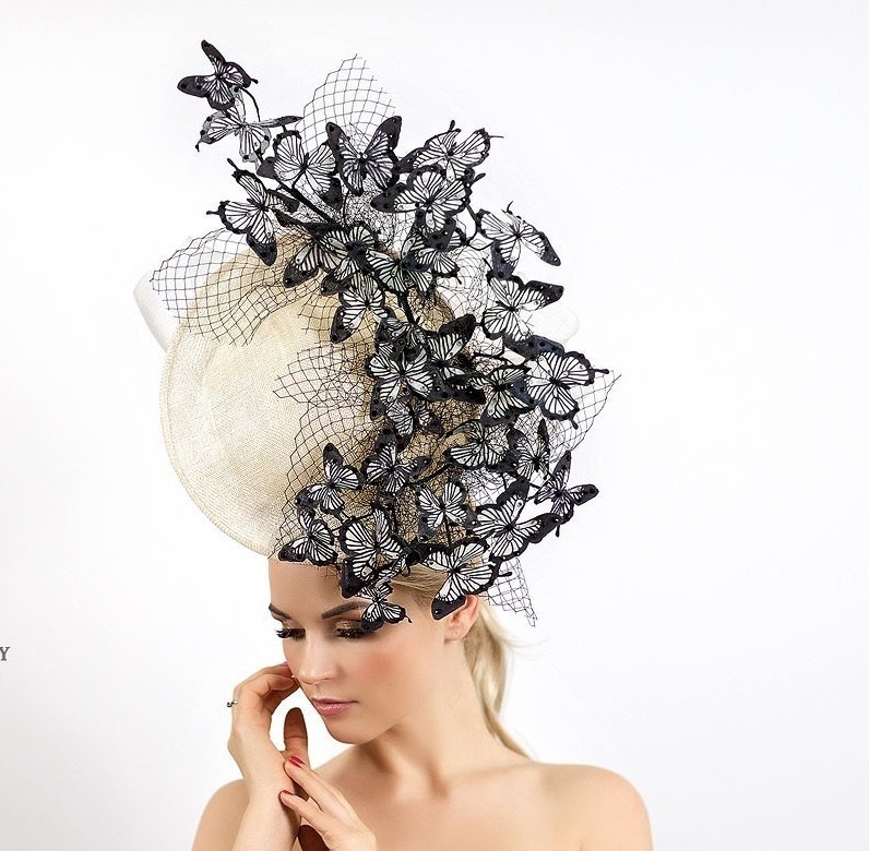 купить белую шляпу, купить шляпу для скачек, купить шляпу для свадьбы, вечерняя шляпа, необычная шляпа, королевские скачки, купить шляпу для фотосессии, бабочки, мотыльки, шляпа с бабочками, шляпка с вуалью, дизайнерская шляпка, эксклюзивная шляпа, Анна Андриенко