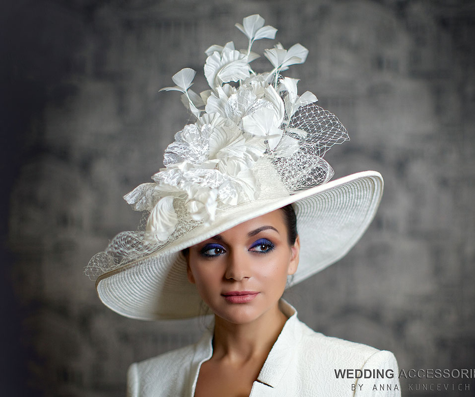 шляпка, вечерняя шляпка, шляпа, вечерняя шляпа, перья, шляпка с вуалью, вуалетка, шляпа с цветами, шляпа для скачек, шелковые цветы, широкополая шляпа, свадебная шляпа, свадебная шляпка, шляпа для невесты, шляпка невесты, шляпка с перьями, ручная работа, шляпка для скачек, котельная шляпка, шляпка для праздника, белая шляпа, белая шляпка, головной убор