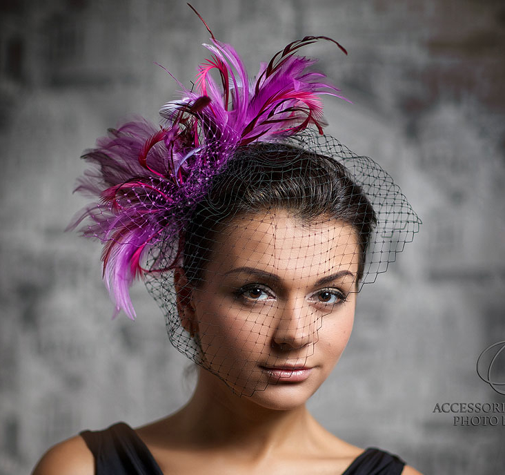 шляпка, вечерняя шляпка, вуалетка с перьями, заколка для волос, перья, шляпка с вуалью, вуалетка, шляпка с перьями, ручная работа, шляпка для скачек, котельная шляпка, шляпка для праздника, головной убор, шляпка с перьями, ободок из перьев, перьевое украшение, заколка из перьев, перьевой ободок, перья, вуаль, шляпная вуаль