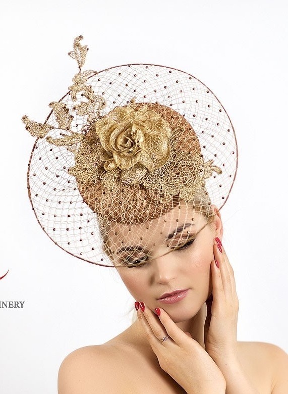 золотая шляпка, купить шляпку, вечерняя шляпка, шляпка для скачек, шляпка с вуалью, шляпка для фотосессии, шляпка для свадьбы, шляпка для невесты, шляпка для праздника, дизайнерская шляпка, экслюзивная шляпка