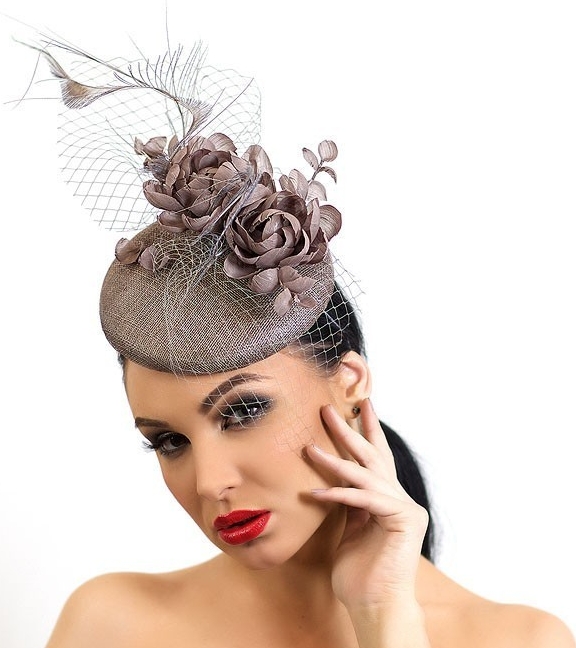 купить шляпку таблетку, купить шляпку для скачек, купить серую вечернюю шляпку, шляпка таблетка, шляпка с вуалью, шляпка с цветами, шляпка для праздника, шляпка для фотосессии, шляпка для скачек, шляпка для невесты, дизайнерская шляпка, Анна Андриенко, шляпка ручной работы