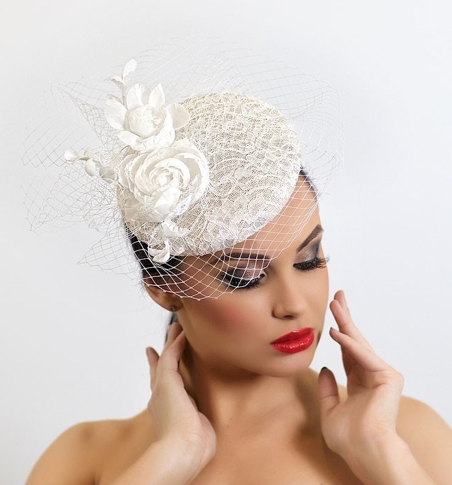 купить шляпку, белая шляпка, свадебная шляпка, шляпка для невесты, шляпка для свадьбы, шляпка с вуалью. шляпка с цветами, шляпка таблетка, вечерняя шляпка, шляпка для скачек, женская шляпка, дамская шляпка, шляпка для фотосессии, дизайнерская шляпка , Анна Андриенко