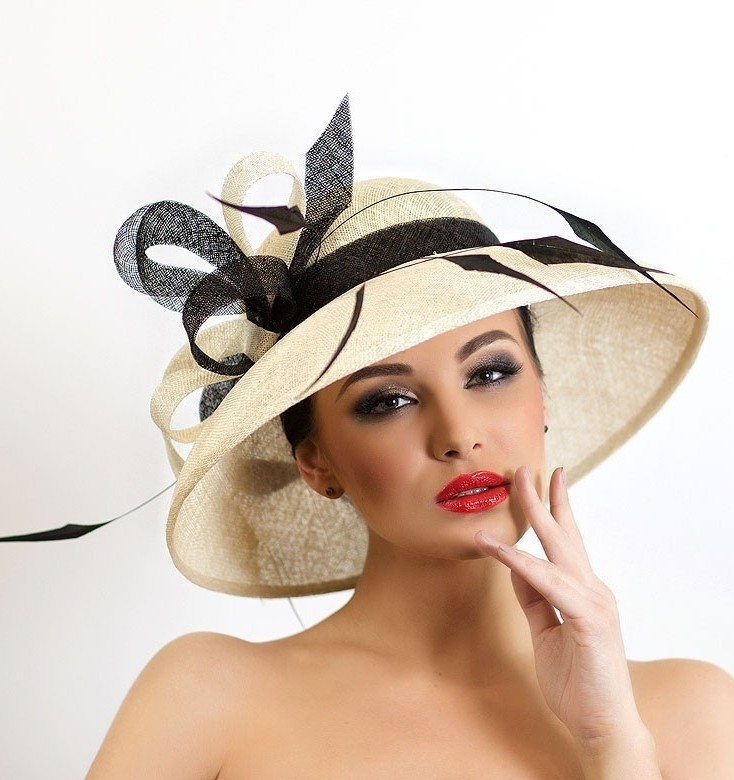 купить белую шляпу для скачек, широкополая шляпа, свадебная шляпа, шляпа для свадьбы, шляпа для невесты, черно-белая шляпа, шляпа с круглой тульей, шляпа с большими полями, летняя шляпа, шляпа для лета, шляпа для пляжа, светская шляпа, дизайнерская шляпа, Анна Андриенко, шляпа с большими полями, шляпа для скачек, вечерняя шляпа, шляпа для праздника, шляпа для фотосессии