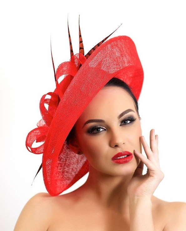 купить красную широкополую шляпу для скачек, шляпа женская с перьями, вечерняя красная шляпа с широкими полями, купить красную шляпу в москве, купить красную шляпу для скачек спб, красная свадебная шляпка