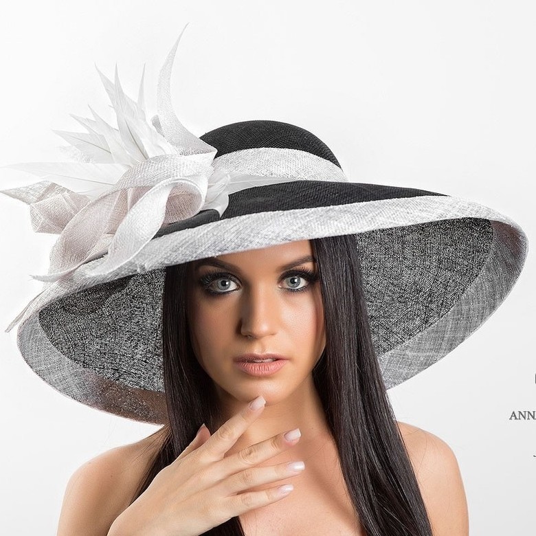 черно-белая широкополая шляпа, купить летнюю шляпу, вечерняя шляпа, купить шляпу с польшими полями, купиь черную шляпу для скачек, купить статусную шляпу, светская шляпа, шляпа как у Одри Хепберн, шляпа для свадьбы, шляпа для фотосессии, шляпа для показа, купить шляпу в Москве, купить шляпу в Питере, шляпа для кино, шляпа для праздника, шляпа для отдыха