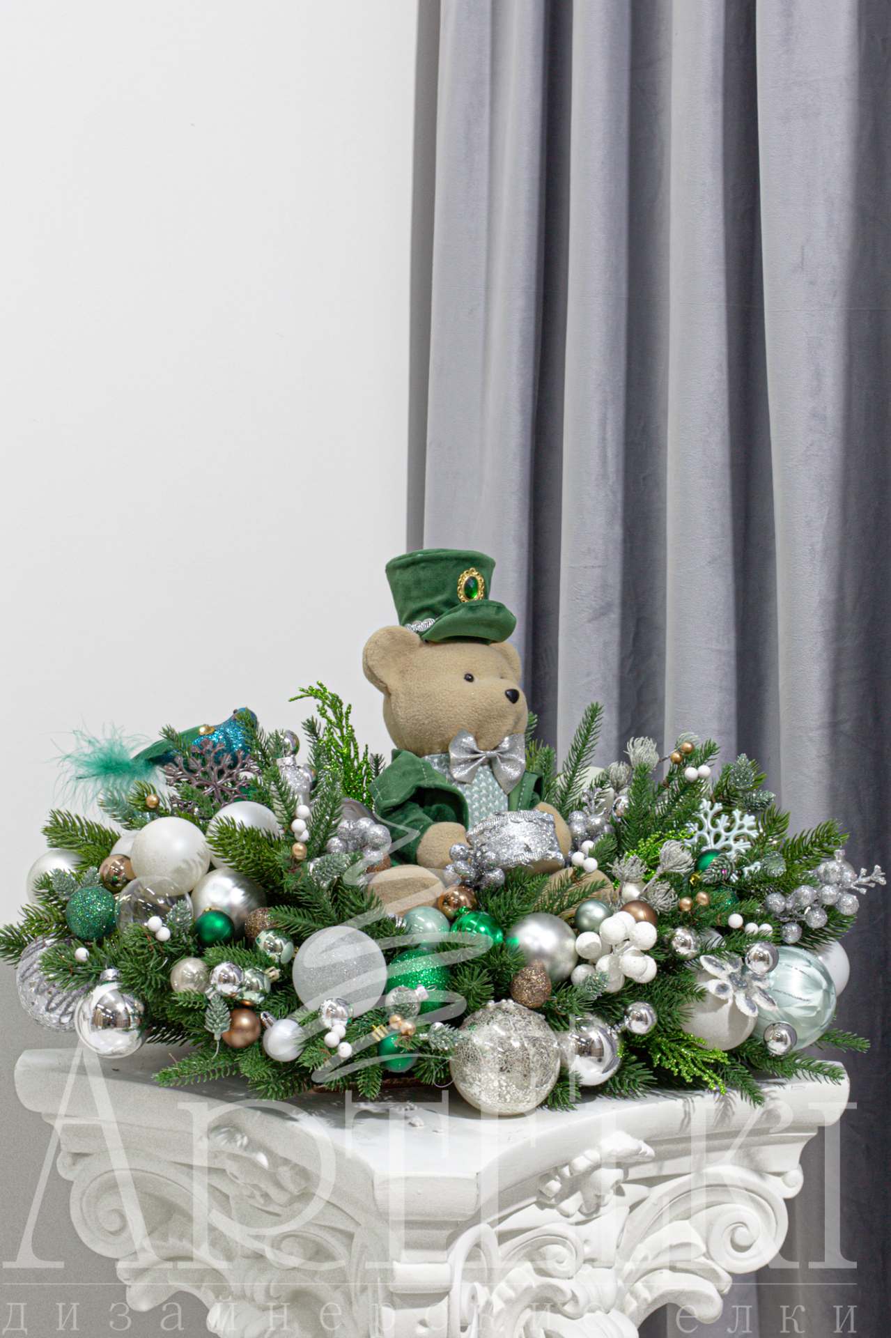 Новогодняя композиция "Изумрудные сказки"