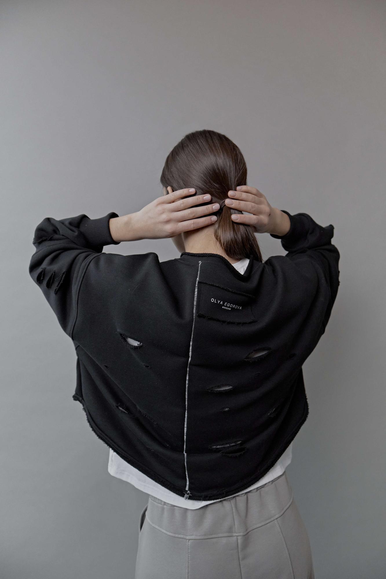 Свитшот дырявый укороченный