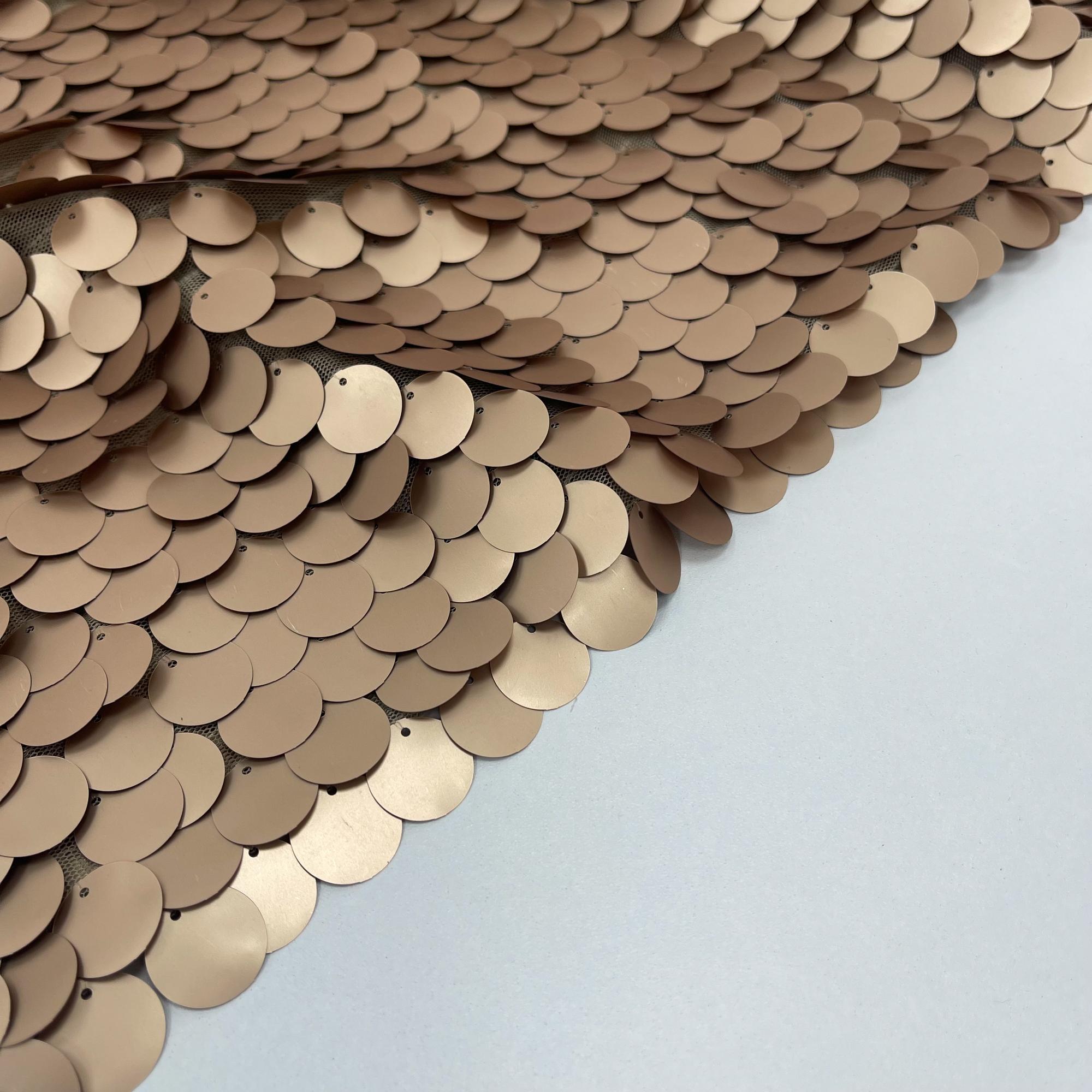 Круглые воздушные пайетки. Мальчик поплыл