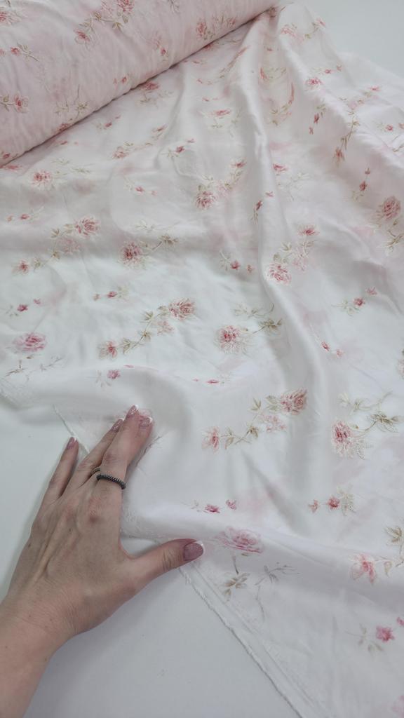 Тенсель с вышивкой. Парковые розы