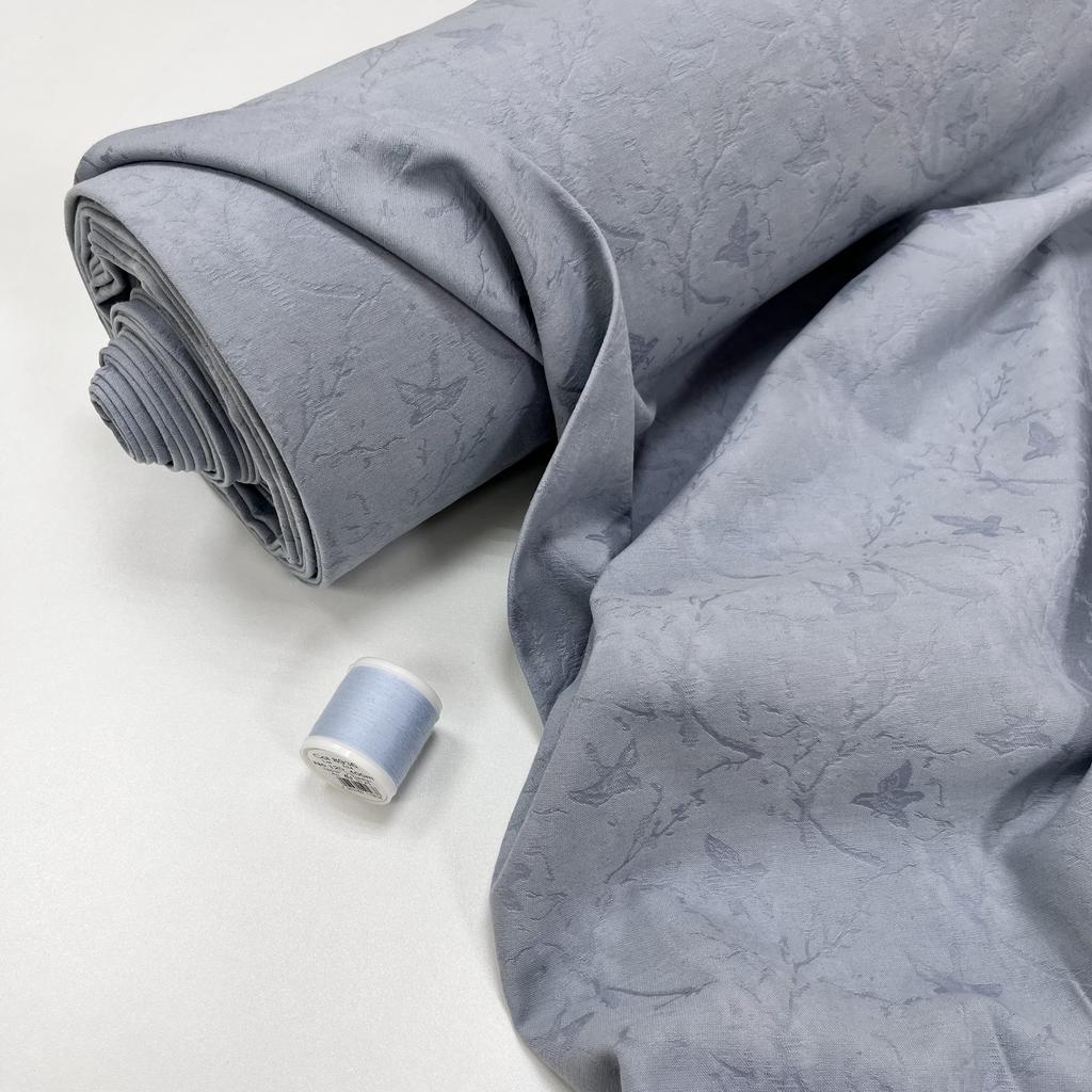 Плательно-костюмный жаккард. Птичий парк под дождем