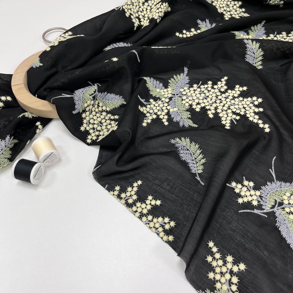 Вуаль из тенселя с вышивкой. Стыдливая мимоза