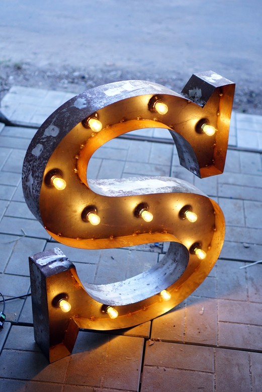 Буква S Ржавая 75 см