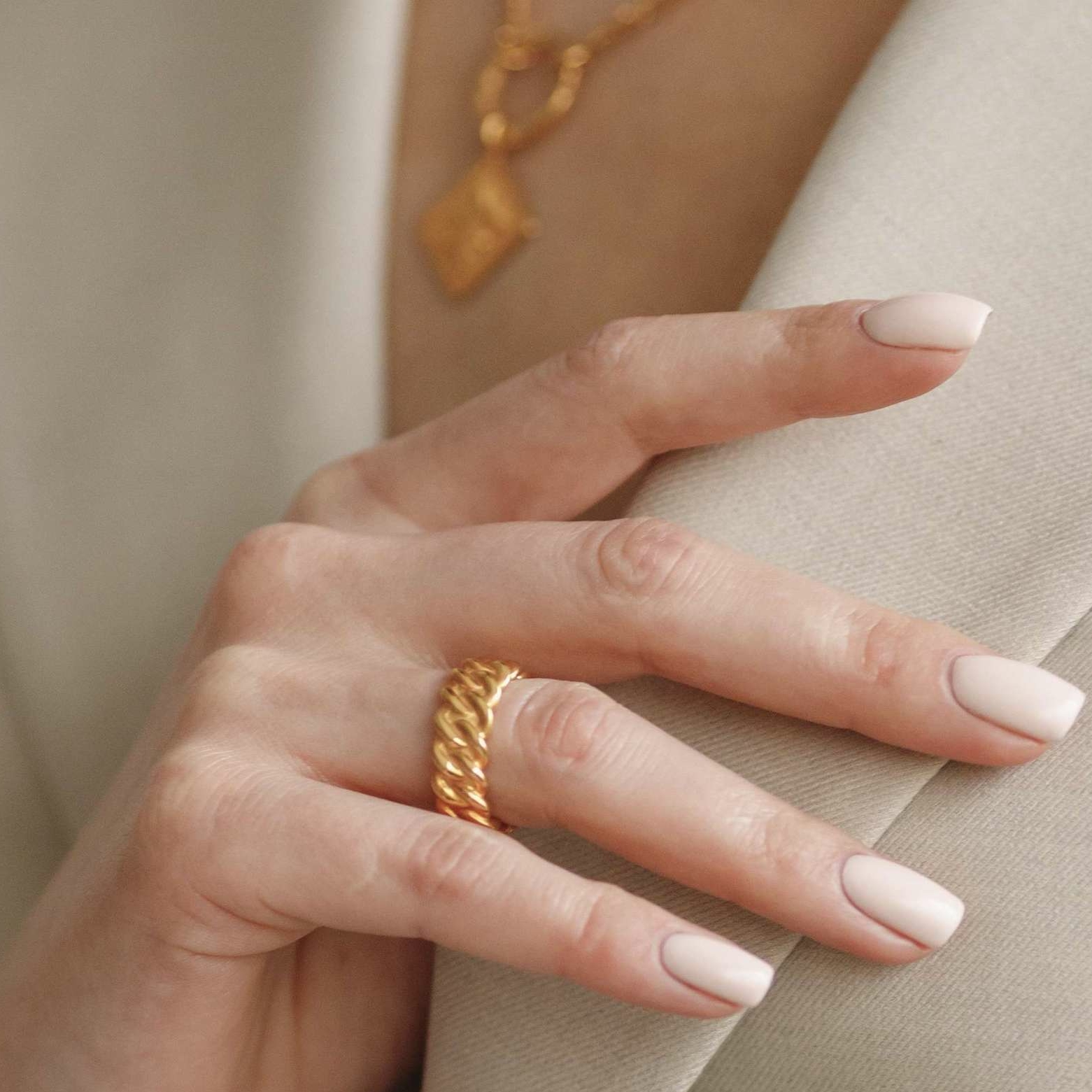 Кольцо ATRANI фактурное с позолотой