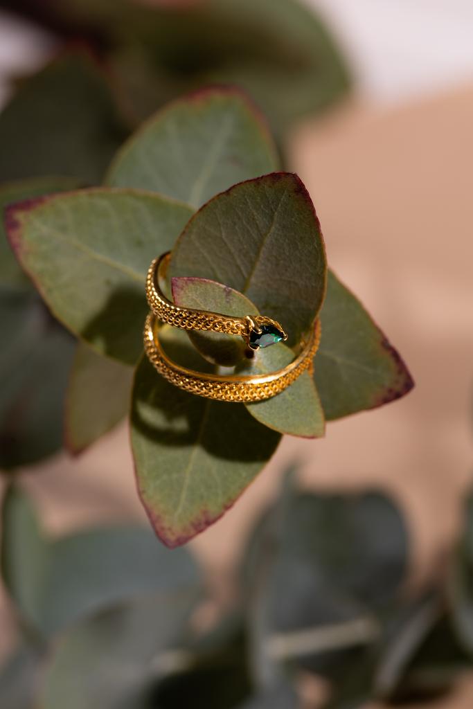 PREMIUM COLLECTION: Кольцо-змейка LANCIANO с изумрудным фианитом