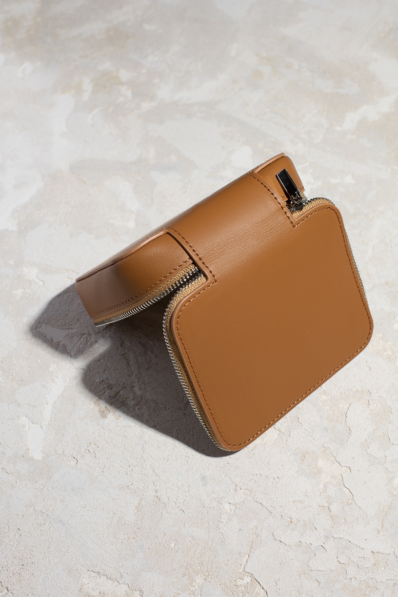 Футляр для украшений VIESTE из мягкой итальянской кожи в цвете Соленая карамель