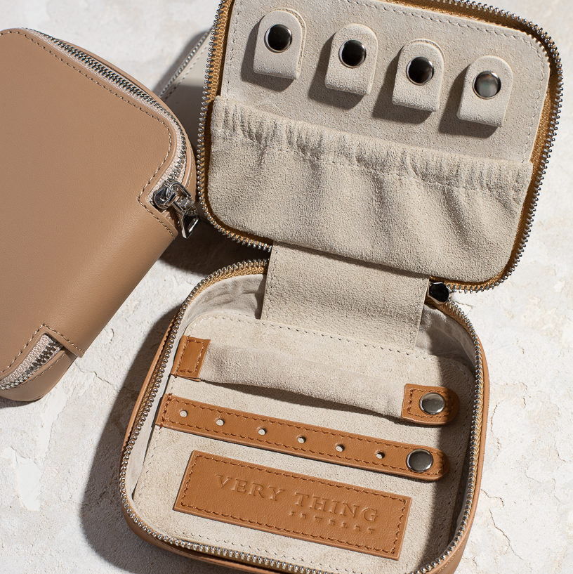 Футляр для украшений VIESTE из мягкой итальянской кожи в цвете Соленая карамель