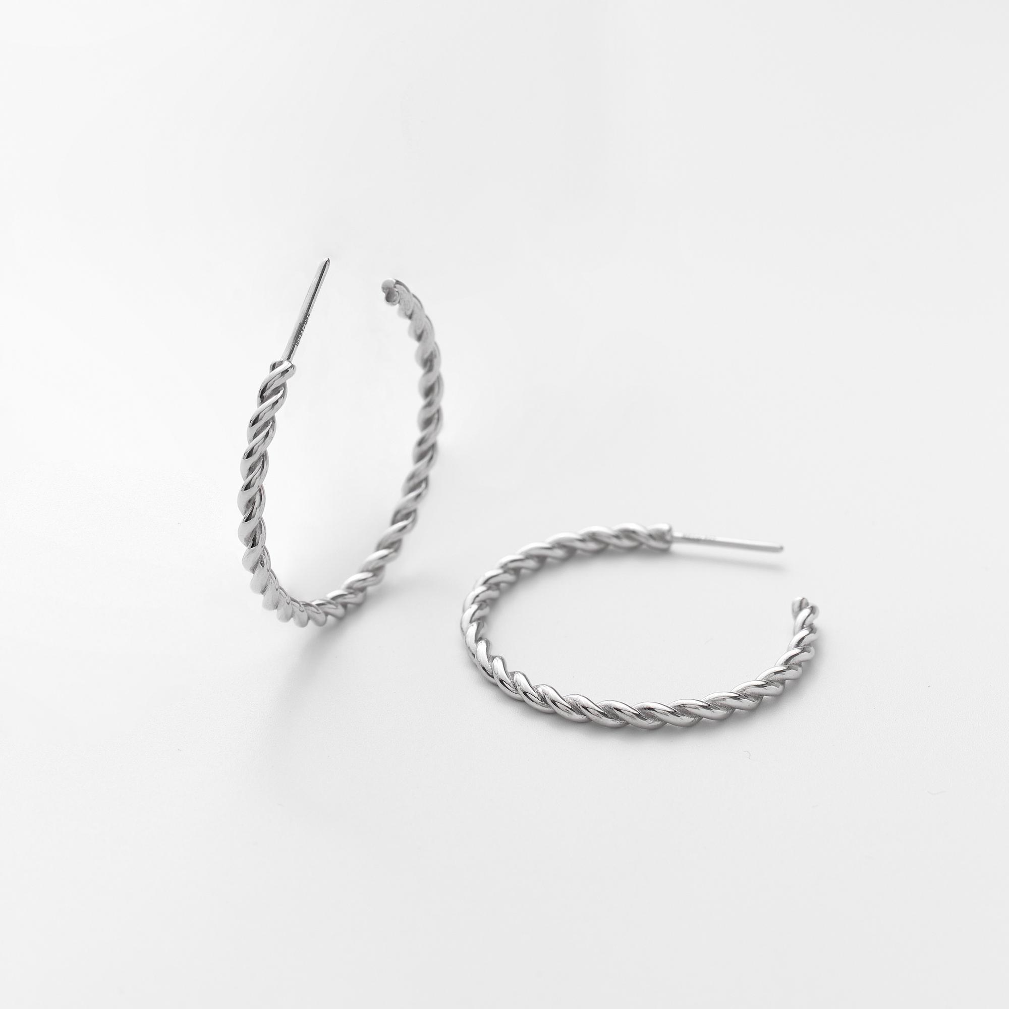 Серьги-хулахупы VITTORIA c плетениями в родиевом покрытии