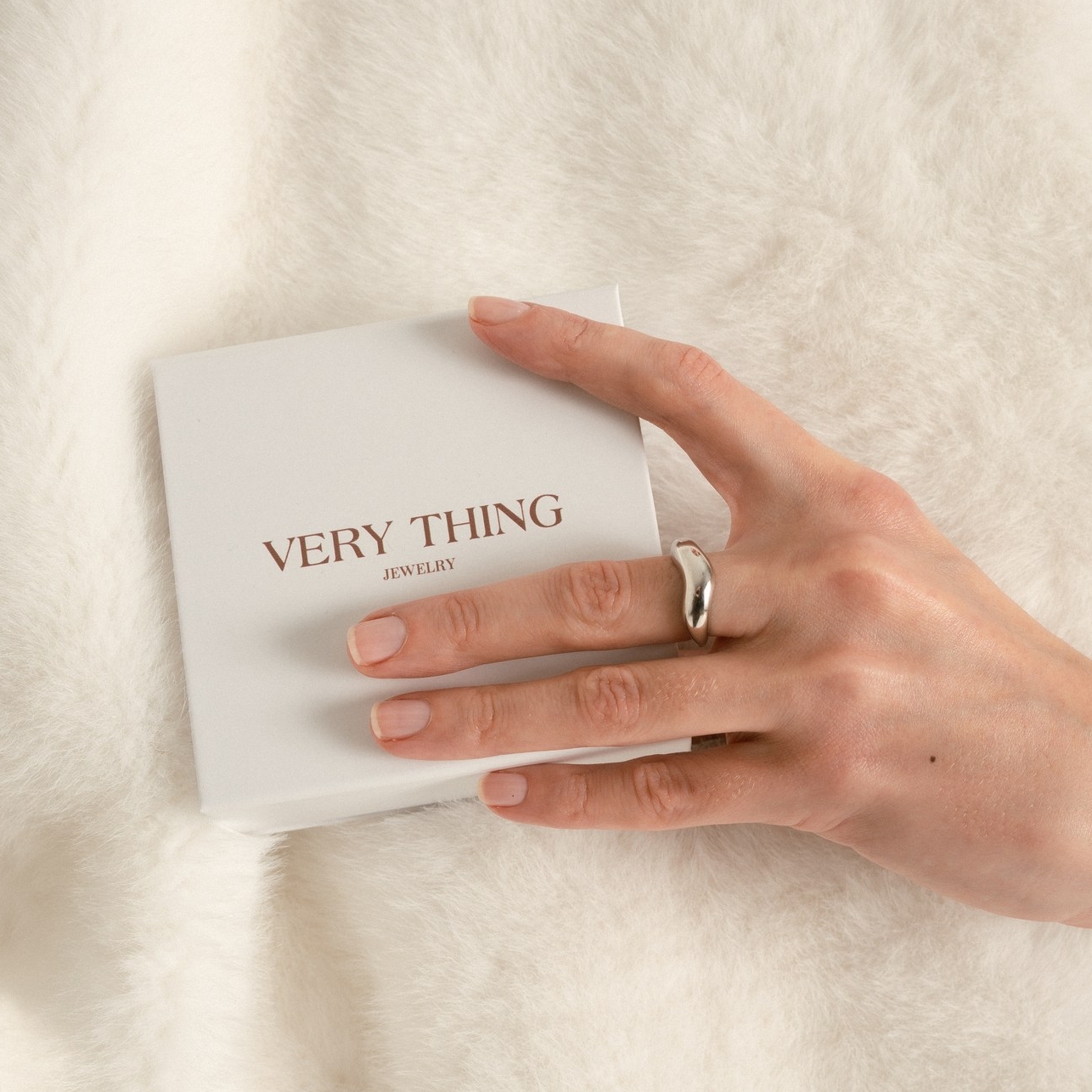 Кольцо RIOMAGGIORE с гравировкой в родиевом покрытии