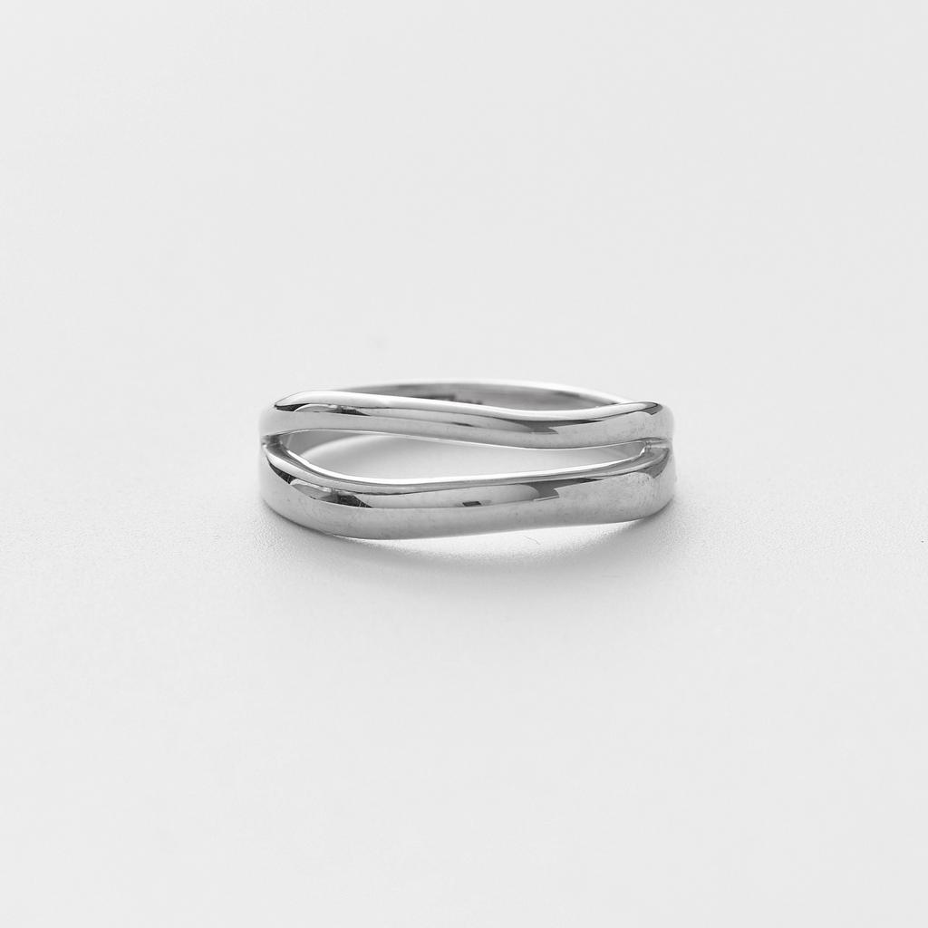 Кольцо AVERSA с волнами в родиевом покрытии